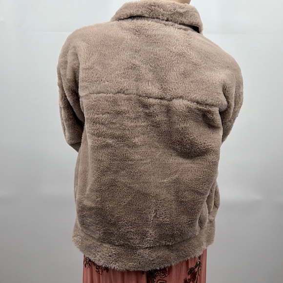 🆕Buckle-Mystree Faux Fur Raw Edge Soft Bomber Jacket Jeweled Sleeves Pockets - Picture 10 of 12